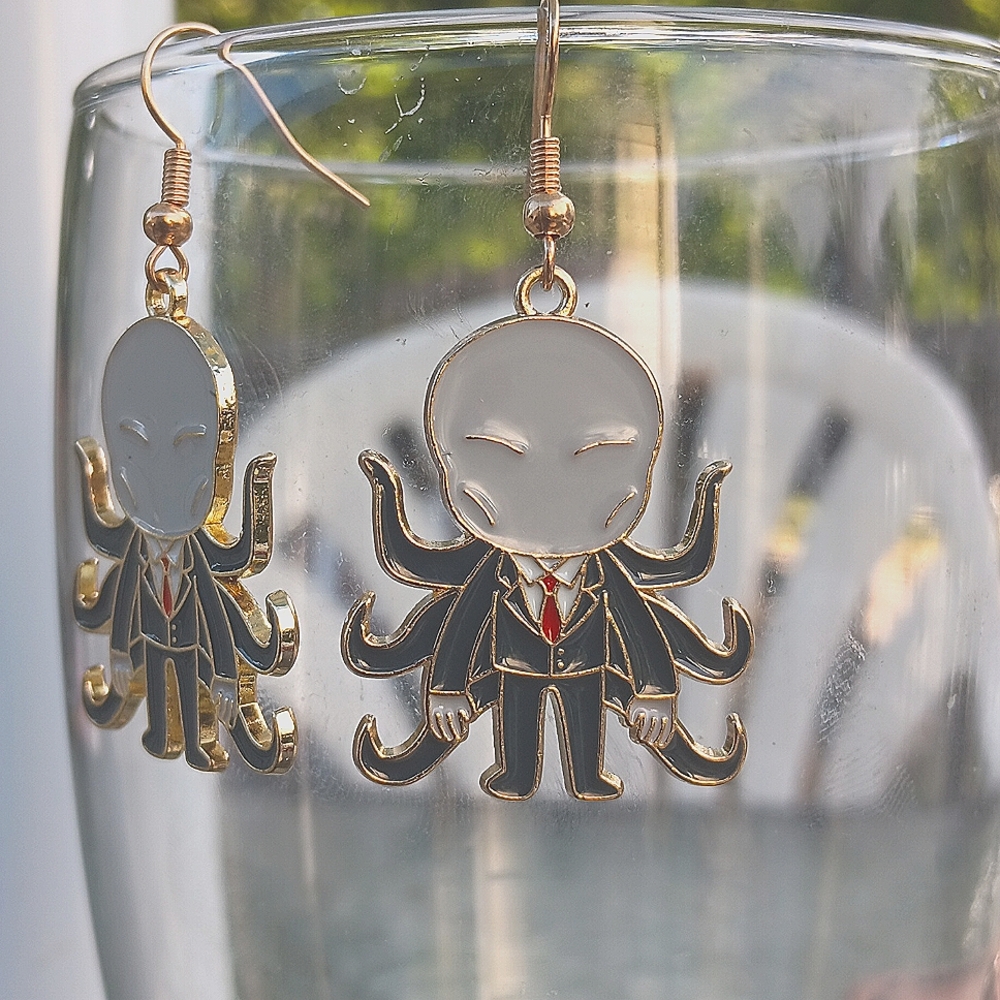 Horror Movie Earrings - Picture 2 of 5